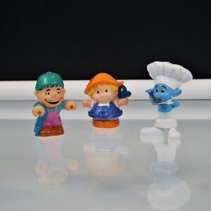 3 Small Toys Peyo Chef Smurf Mattel Little People United Feature Linus van Pelt